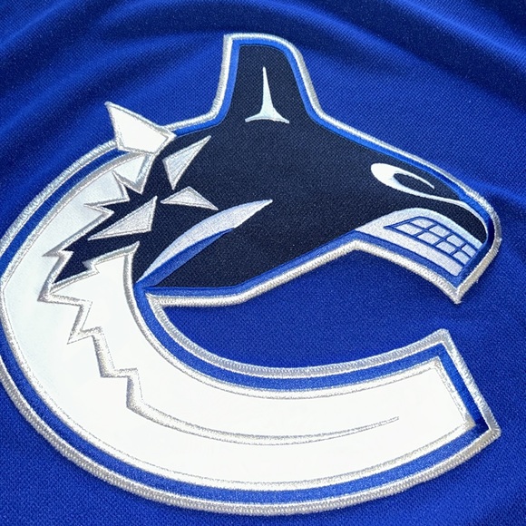 Vancouver Canucks Adidas Jersey - Picture 4 of 6